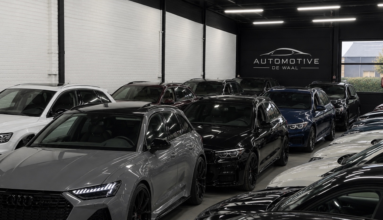 De showroom van Automotive De Waal